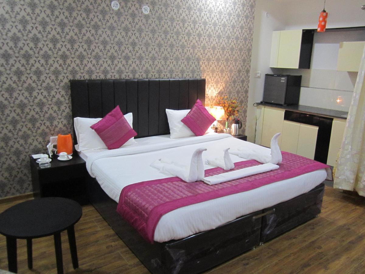 Vrindāvan Home-Like Infinity Resort מראה חיצוני תמונה