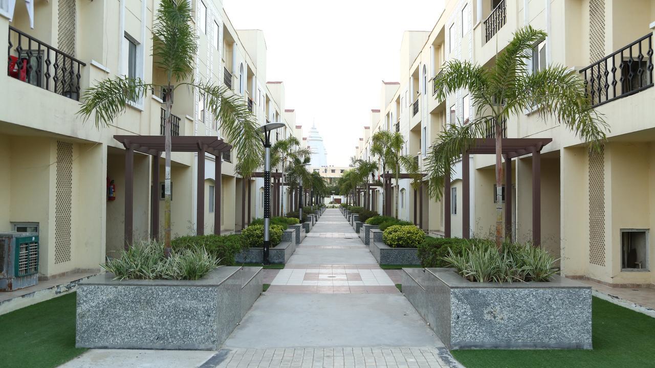 Vrindāvan Home-Like Infinity Resort מראה חיצוני תמונה