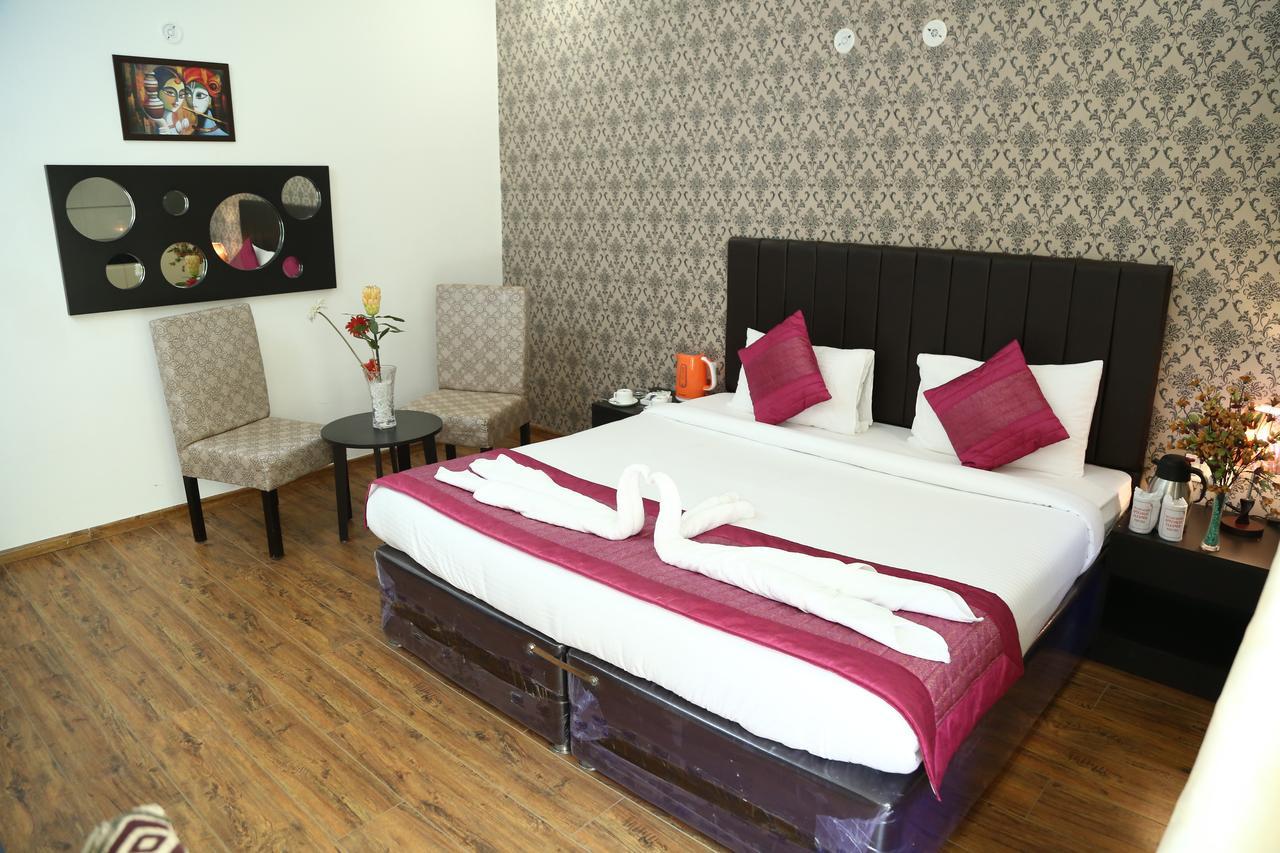 Vrindāvan Home-Like Infinity Resort מראה חיצוני תמונה