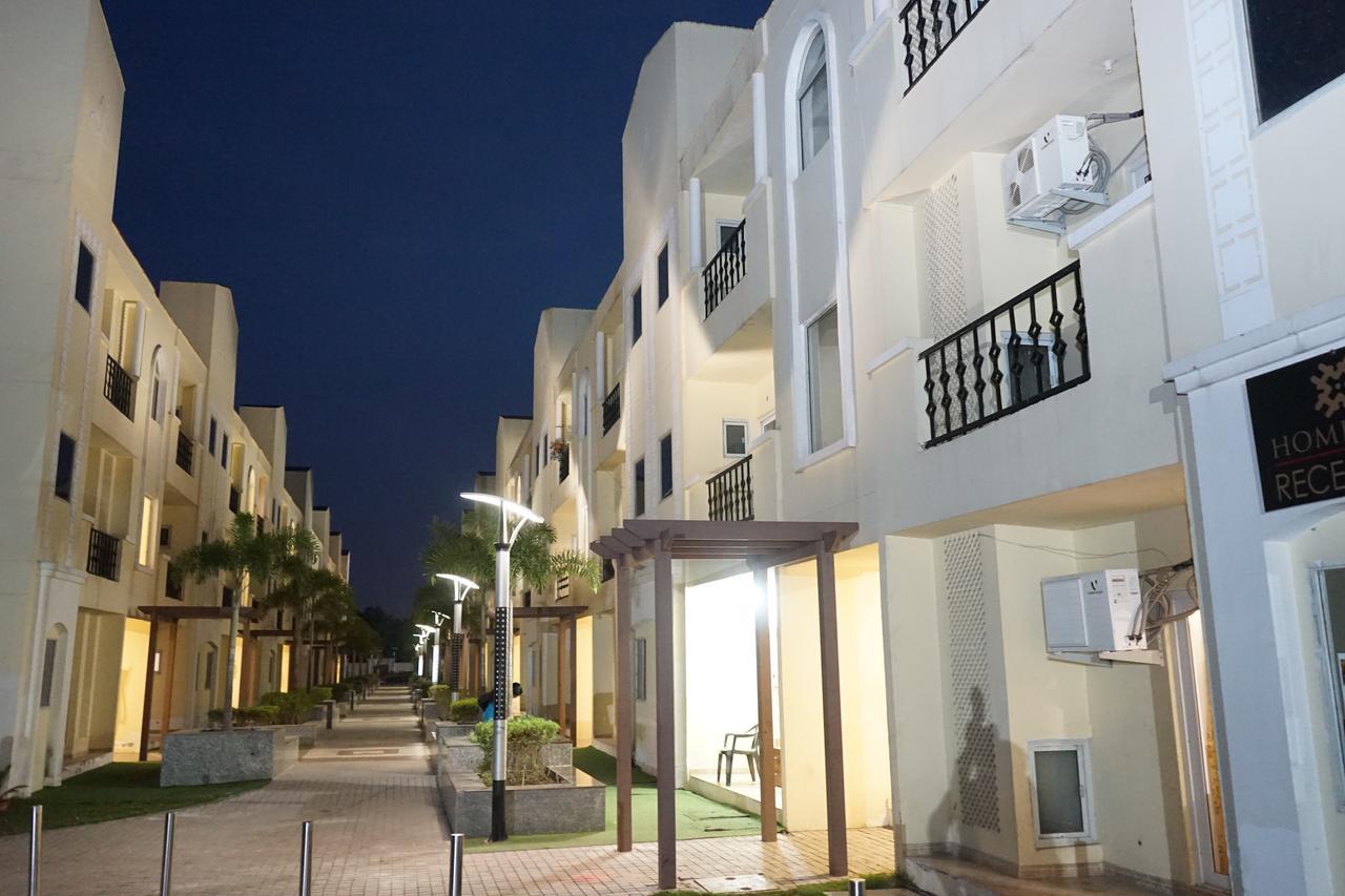 Vrindāvan Home-Like Infinity Resort מראה חיצוני תמונה